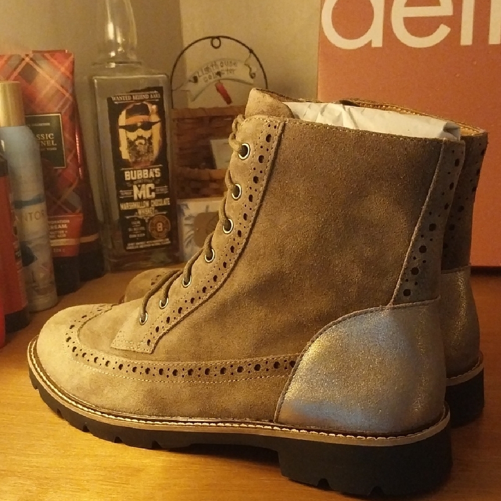 Womans Brown Suede Boots